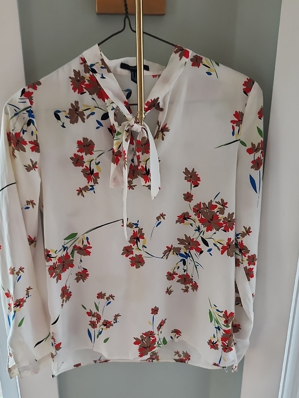 FOREVER 21 SZ SMALL Floral Blouse. Vwry Nice Uaed.